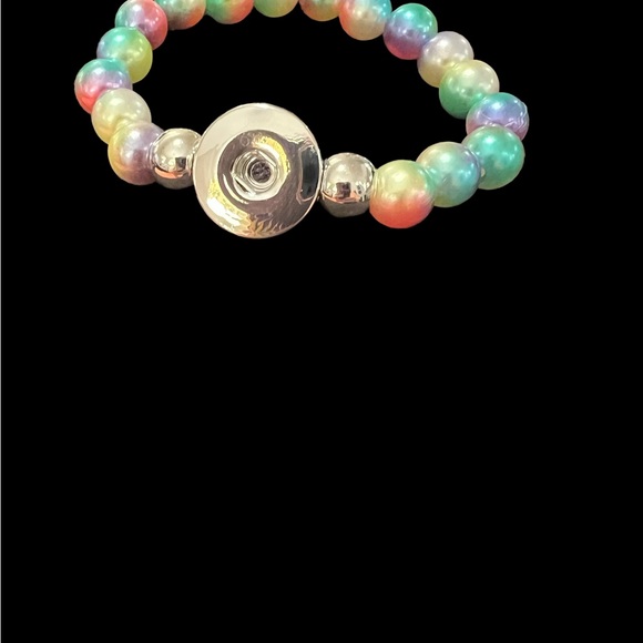 Multi color iridescent snap button stretch bracelet. - Picture 1 of 5